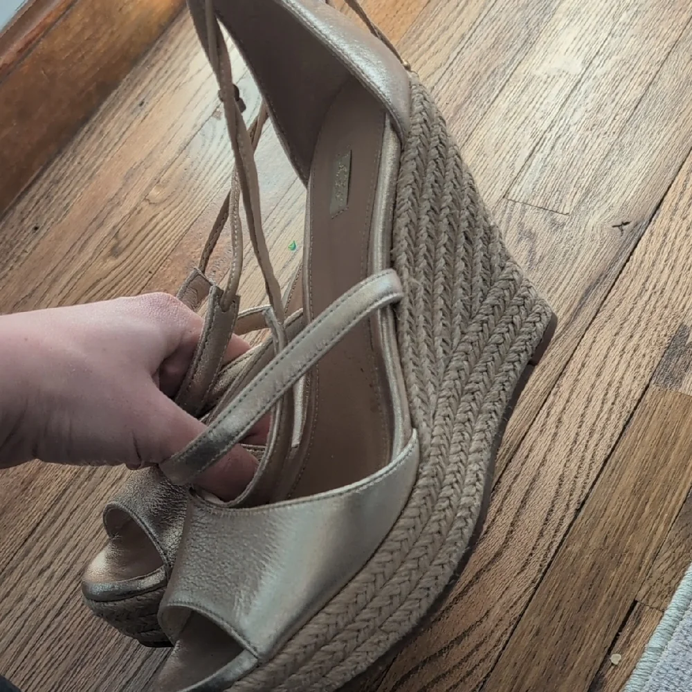 UGG Women's Reagan Metallic Wedge Sandal - Picture 2 of 6